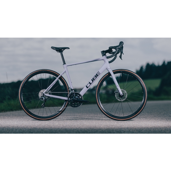 Cestno Kolo CUBE ATTAIN RACE cyclamen'n'black