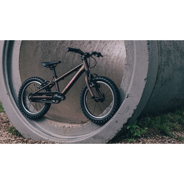 Otroško Kolo CUBE ACID 160 2026 molotov'n'pink